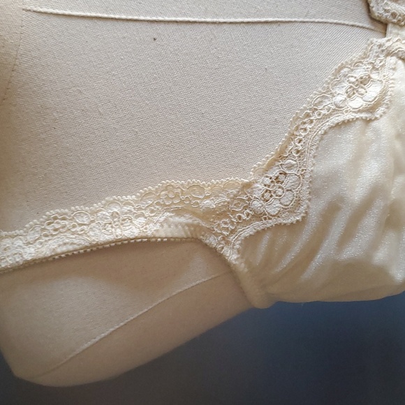 Victoria's secret ivory sheer bra size 34DD - Picture 3 of 14